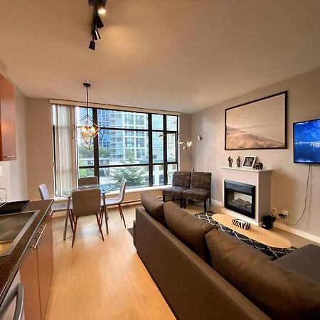 Entire Condo In Heart Of Downtown バンクーバー エクステリア 写真
