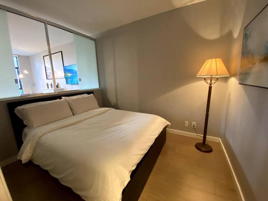 Entire Condo In Heart Of Downtown バンクーバー エクステリア 写真