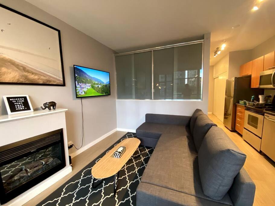 Entire Condo In Heart Of Downtown バンクーバー エクステリア 写真